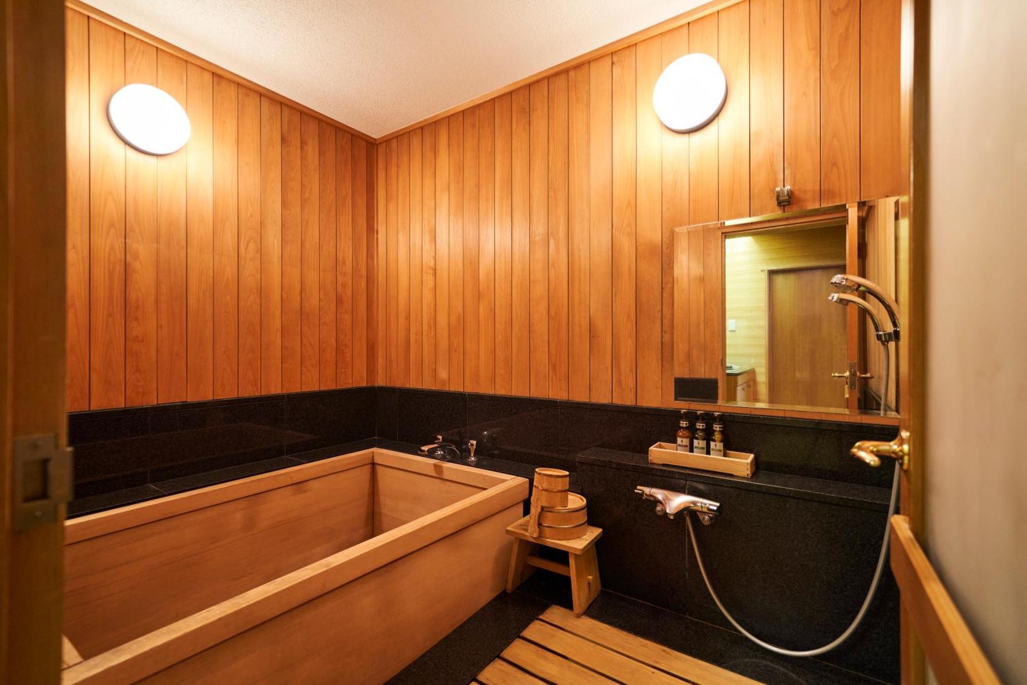 The Global View Nagasaki Hotel Luaran gambar A traditional Japanese bathroom